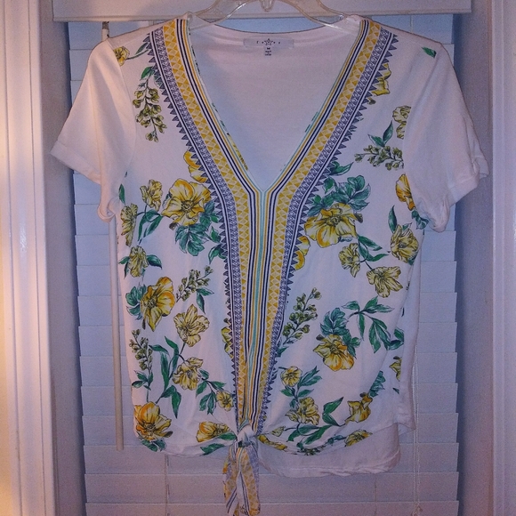 Fever White V-Neck Top with Knot Tied in Bottom Front - Picture 2 of 5